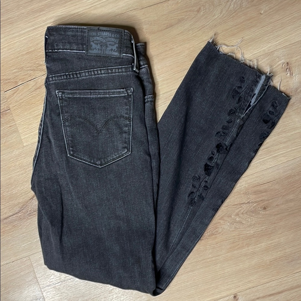Levi's Black Denim 711 Skinny Jeans. Black‎ Floral Embroidery! Size 25. GUC.